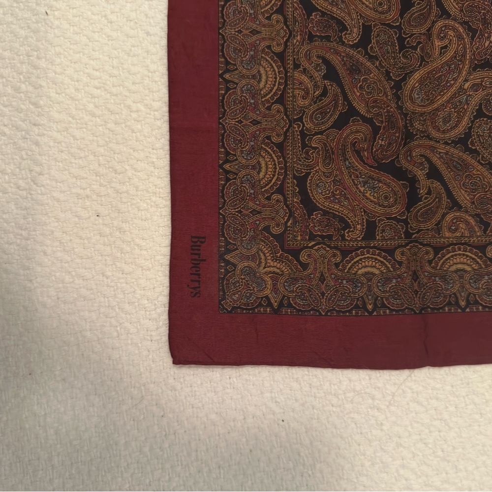 Burberrys Paisley Scarf NEW‎ & Gift Ready - Picture 5 of 5